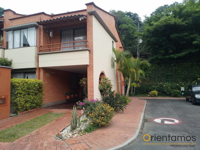 Casa disponible para la venta en Envigado el codigo es 19452 foto numero 2